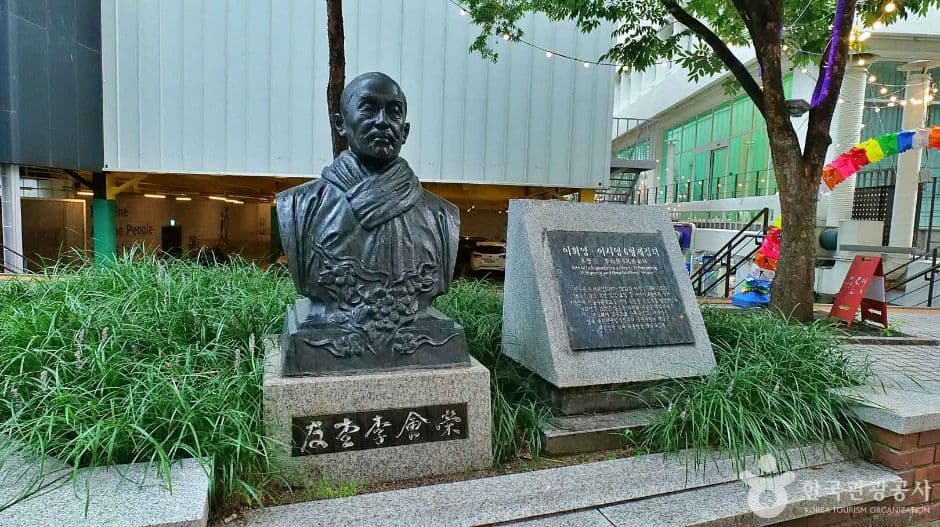 서울_우당 이회형 선생 흉상 (2)