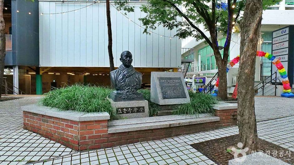 서울_우당 이회형 선생 흉상 (6)