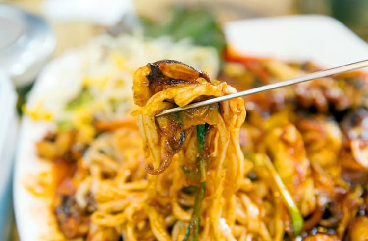 온천칼국수 주꾸미볶음